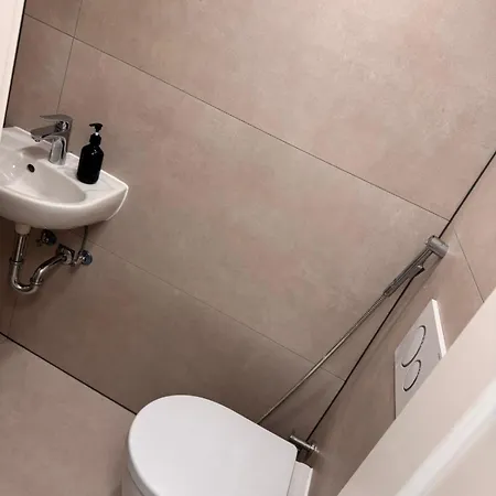 Traumhaft Modernes Mit 2 Einzelbetten Gemeinschaftsbad- Wc Quarto em Acomodações Particulares Aldingen (Tuttlingen)