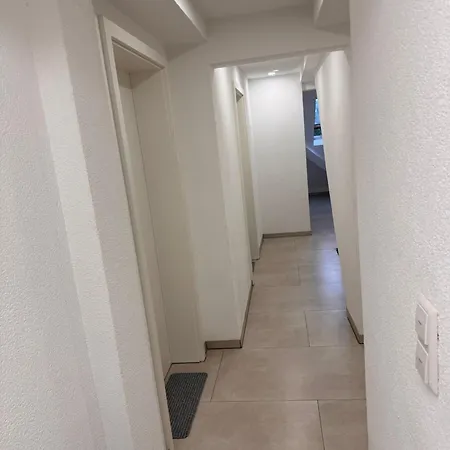Traumhaft Modernes Mit 2 Einzelbetten Gemeinschaftsbad- Wc * Aldingen (Tuttlingen)