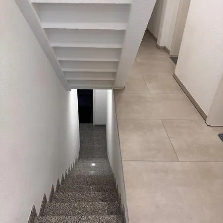 Quarto em Acomodações Particulares Traumhaft Modernes Mit 2 Einzelbetten Gemeinschaftsbad- Wc