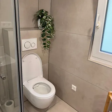 Traumhaft Modernes Mit 2 Einzelbetten Gemeinschaftsbad- Wc