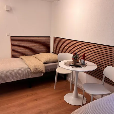 Quarto em Acomodações Particulares Traumhaft Modernes Mit 2 Einzelbetten Gemeinschaftsbad- Wc