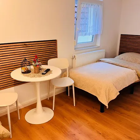 Traumhaft Modernes Mit 2 Einzelbetten Gemeinschaftsbad- Wc