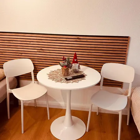 Traumhaft Modernes Mit 2 Einzelbetten Gemeinschaftsbad- Wc Quarto em Acomodações Particulares